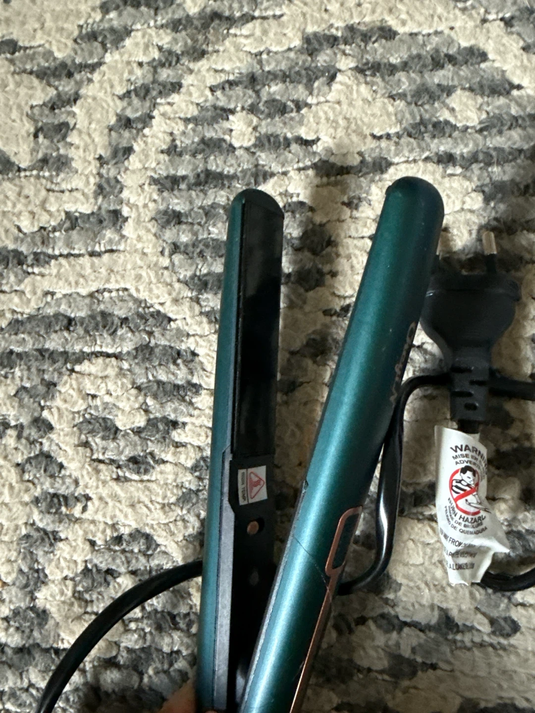 CHI Lava Ceramic Hair Straightener - photo 2