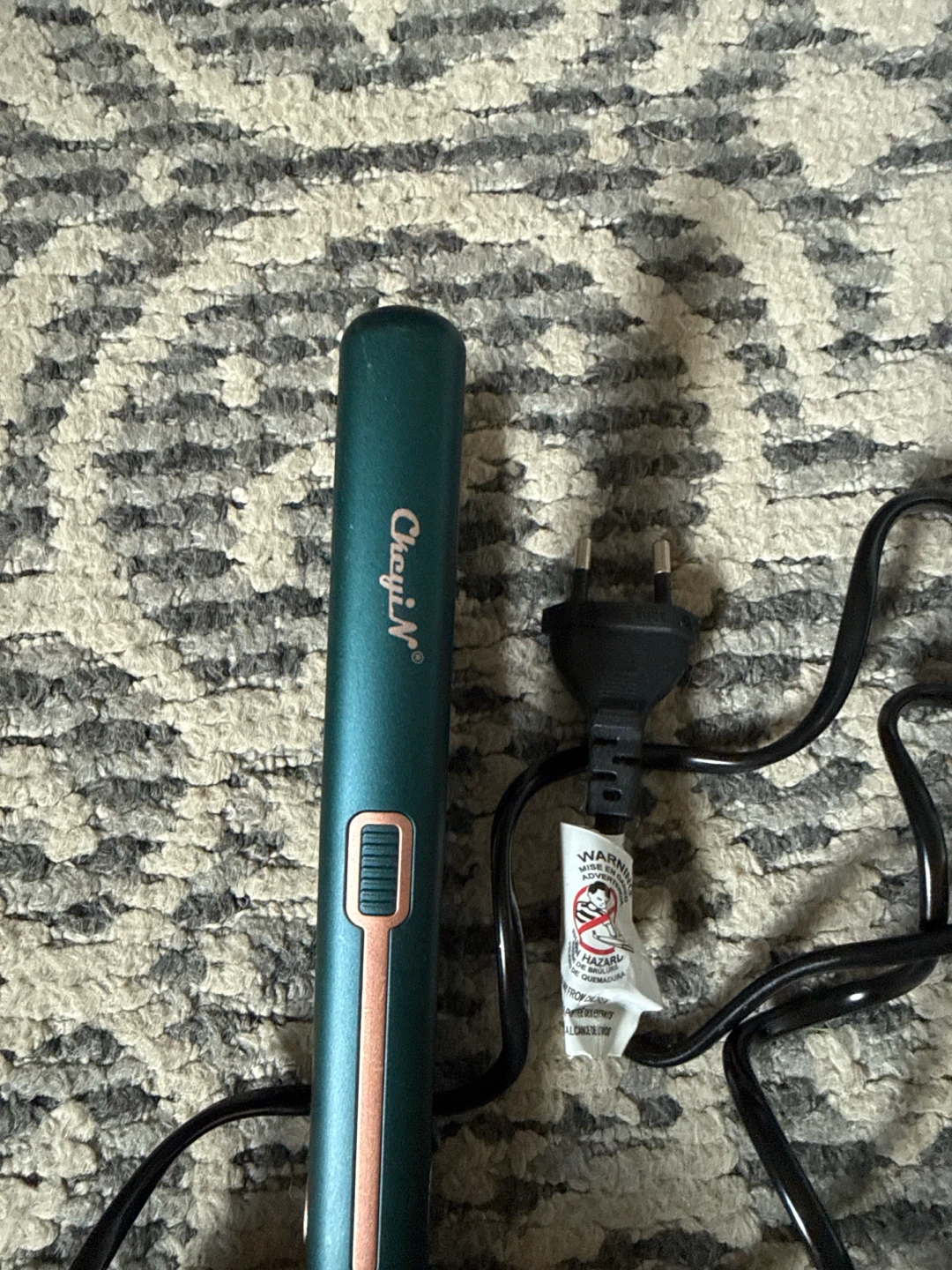 CHI Lava Ceramic Hair Straightener - photo 3