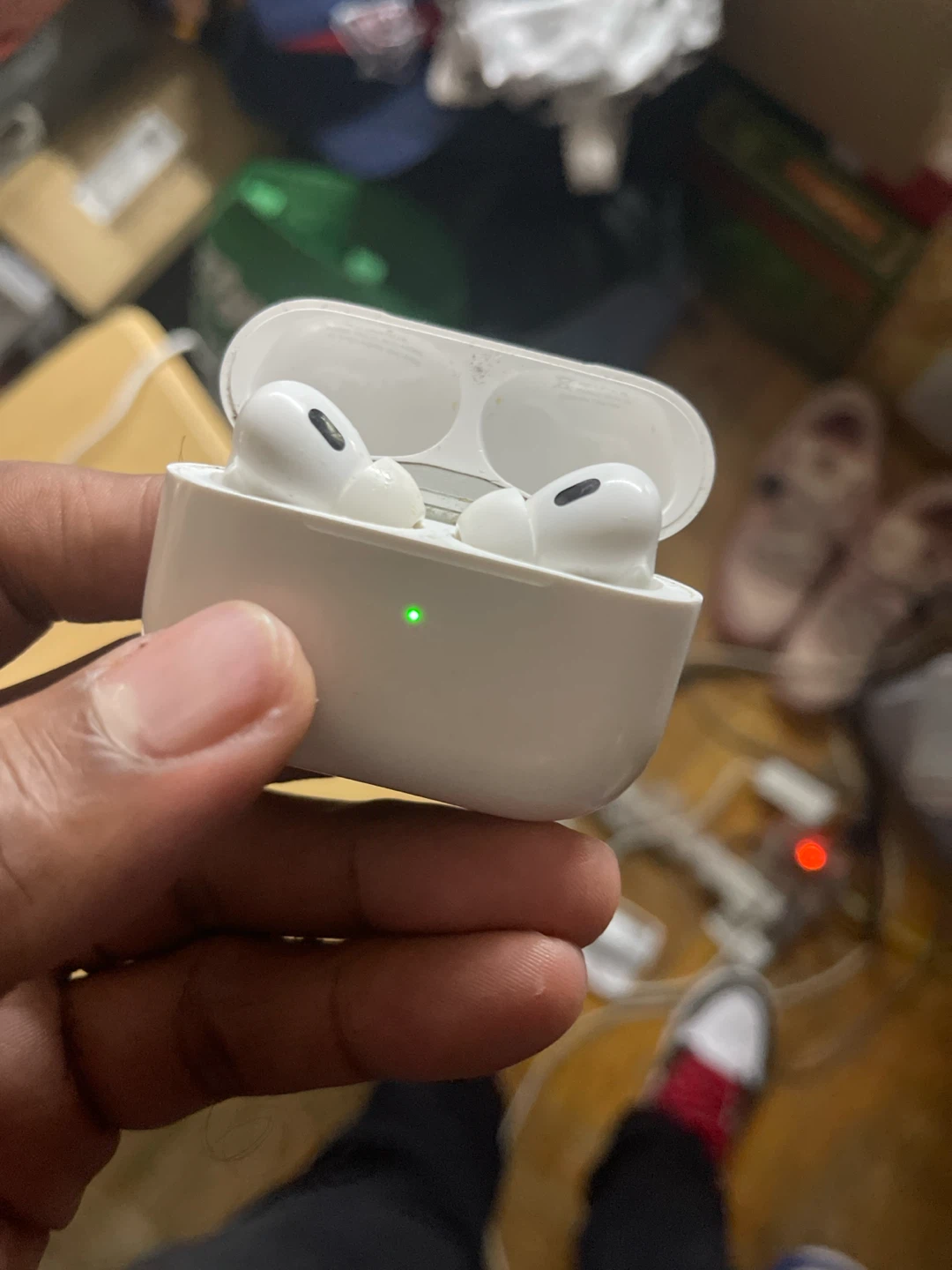 Apple AirPods Pro (2nd Gen) Charging Case - photo 2