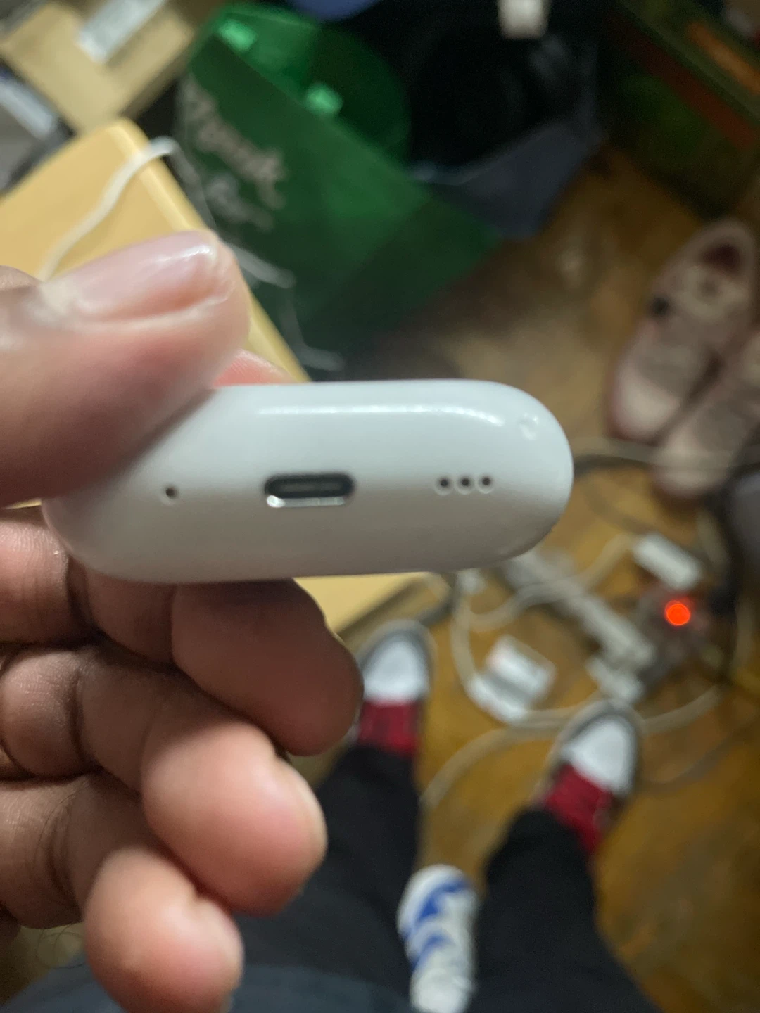 Apple AirPods Pro (2nd Gen) Charging Case - photo 3