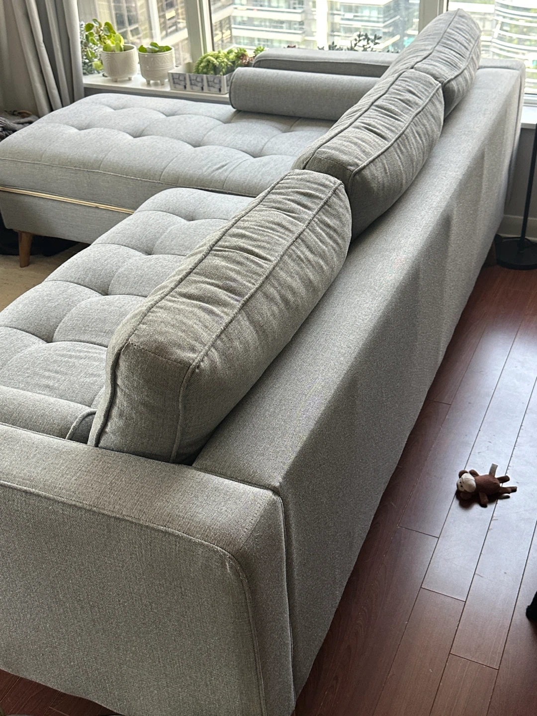 Mid-sized grey sectional sofa - photo 4