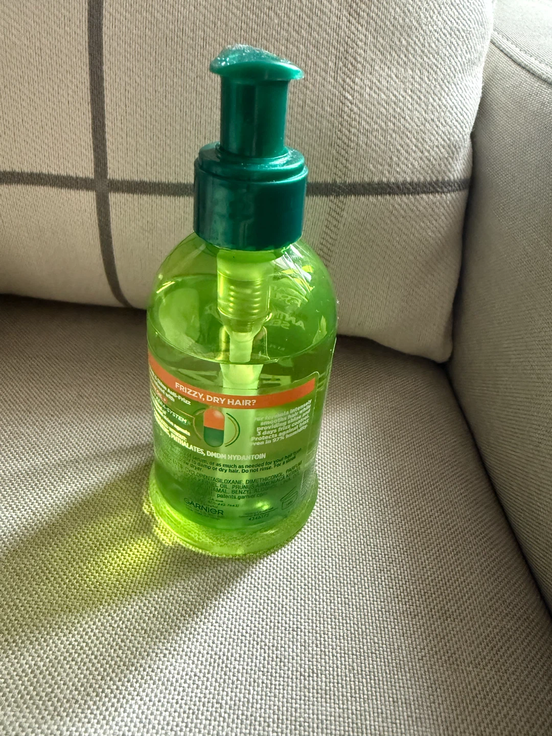 Garnier Fructis Sleek & Shine Anti-Frizz Serum - photo 2