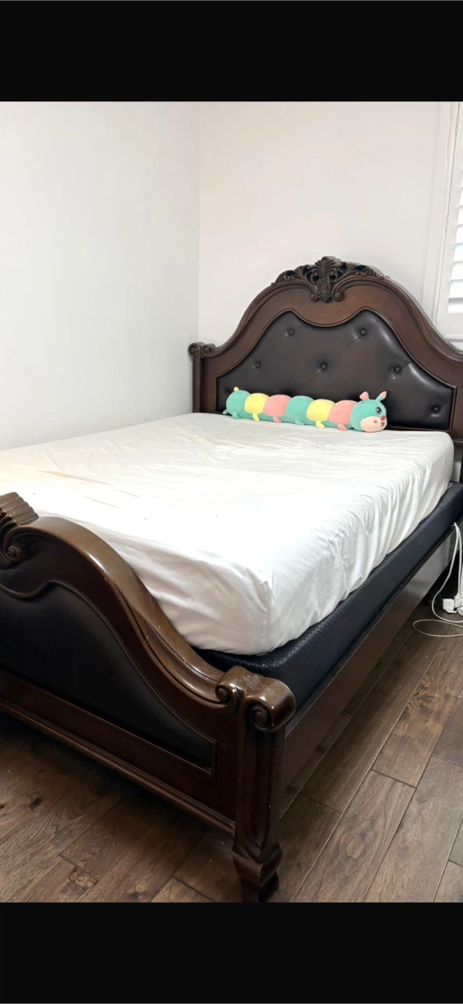 Queen size Wooden Bed Frame with Tufted Headboard