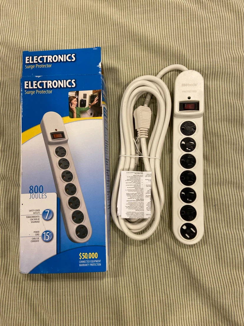 Woods 800 Joules Surge Protector Power Strip