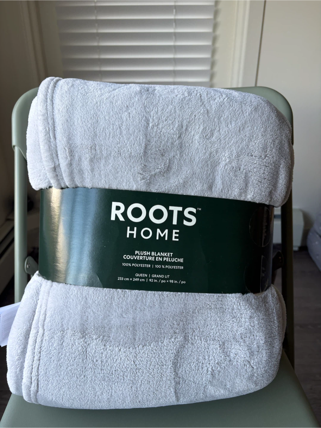 Roots Home Plush Queen Blanket Unused.