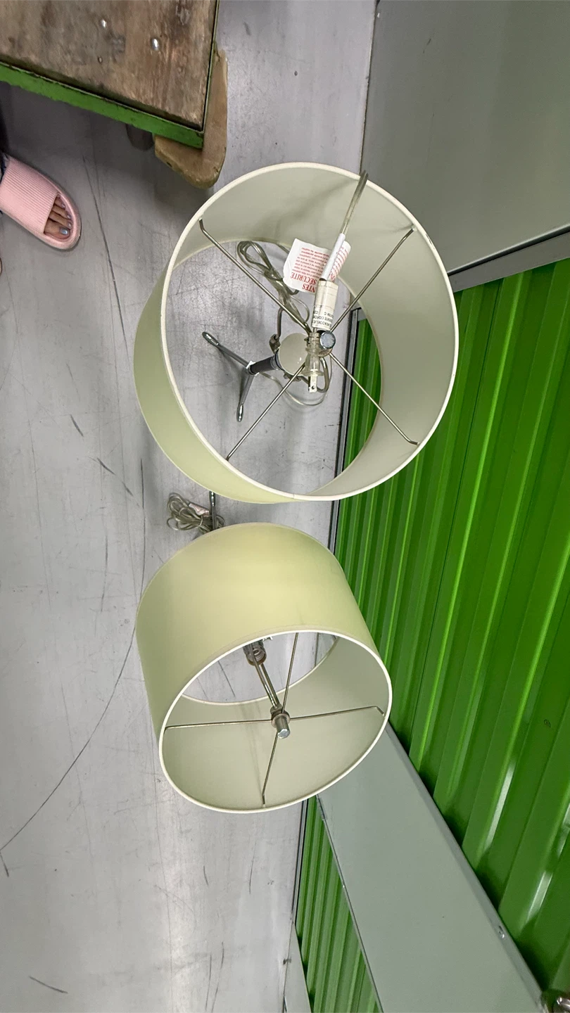 Pair of Cream Table Lamps with Tripod Bases - photo 3