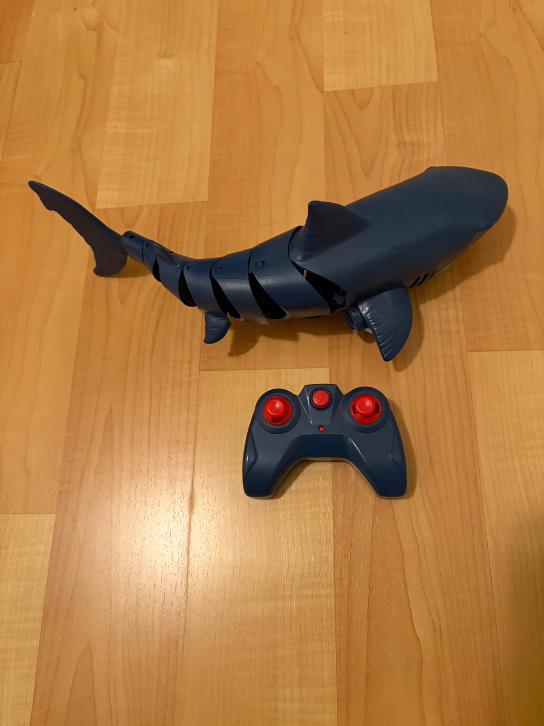Remote Swimming Shark Toy - photo 2
