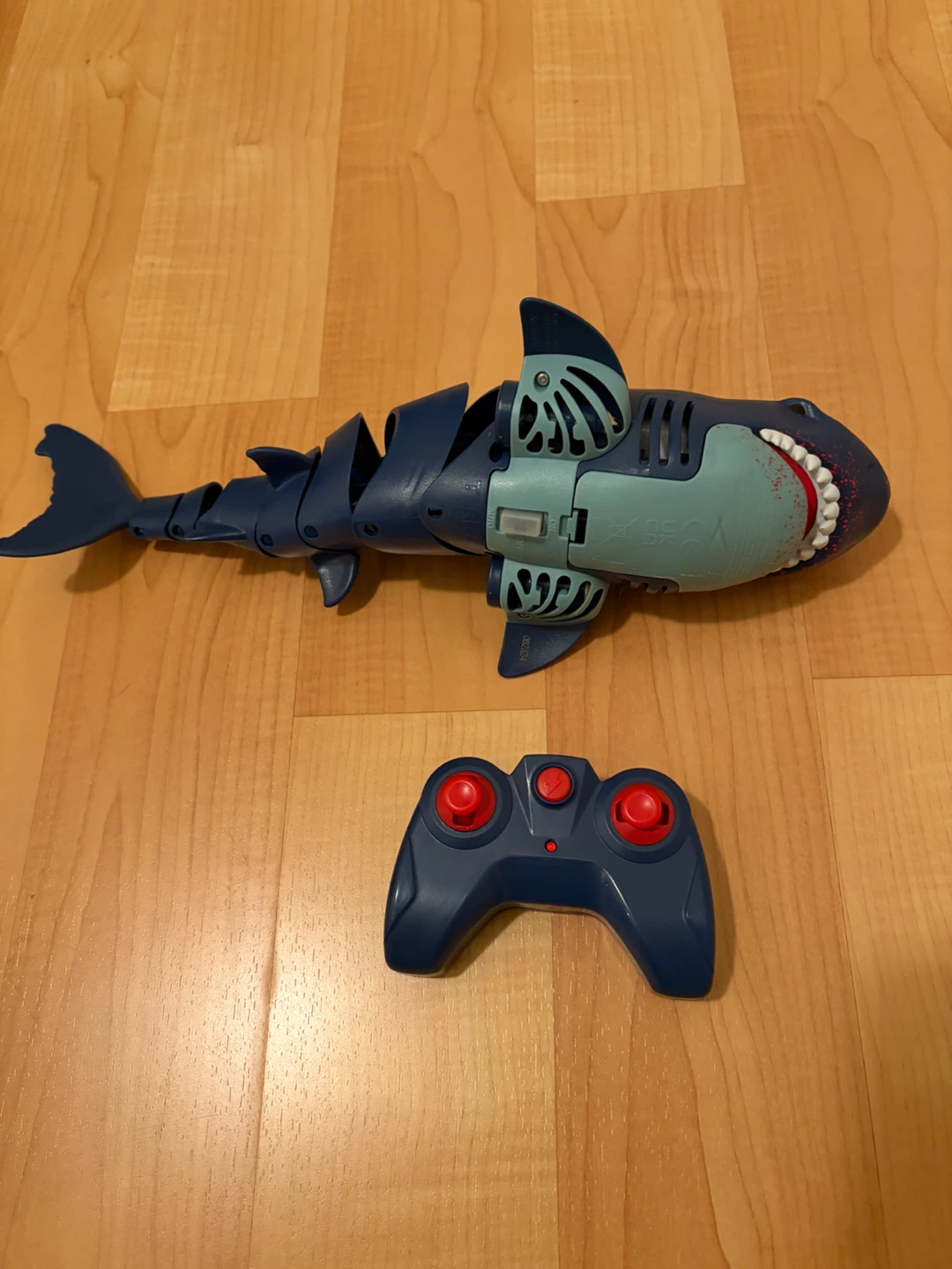 Remote Swimming Shark Toy - photo 3