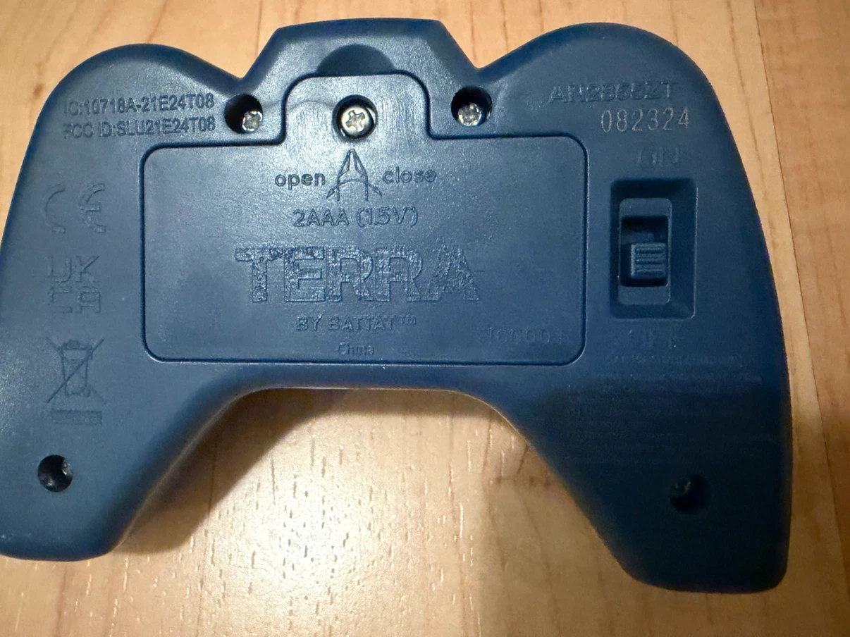 Remote Swimming Shark Toy - photo 4