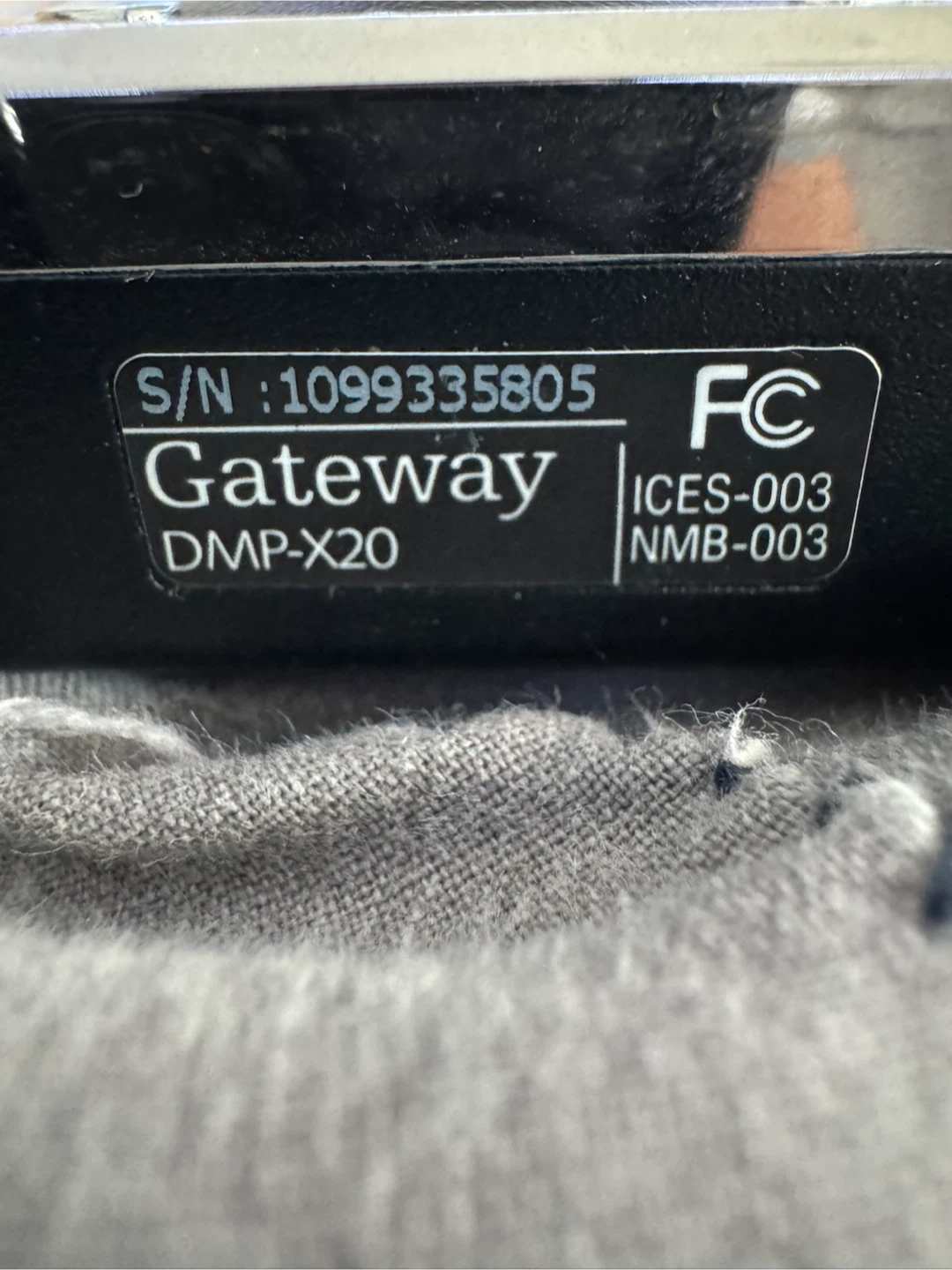 Gateway DMP-X20 Digital Jukebox – Portable Hard Disk MP3 Player - photo 2