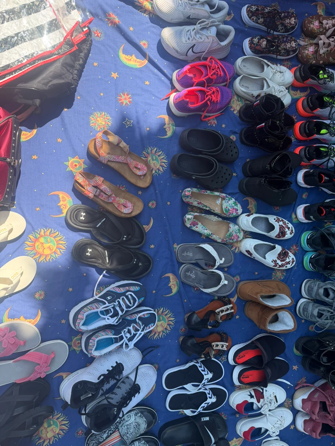 Yard sale happening now till 6 pm - photo 5