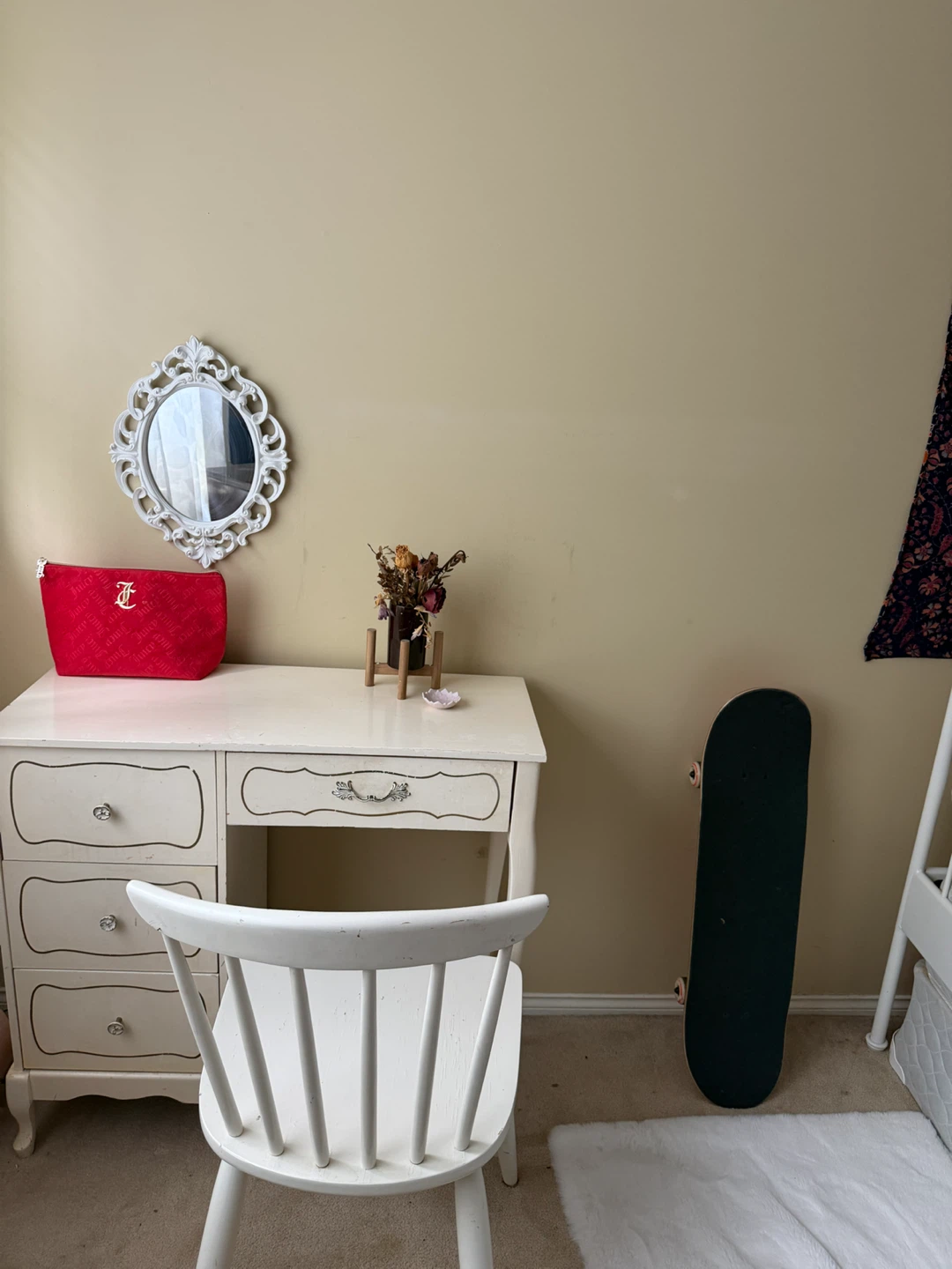 White antique desk and chair