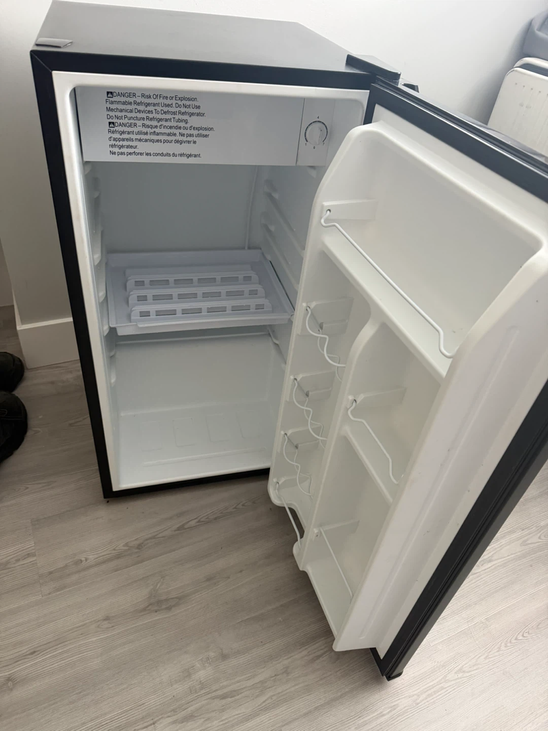 Galanz mini fridge - photo 2