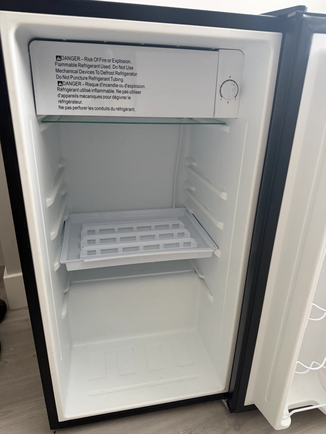 Galanz mini fridge - photo 3