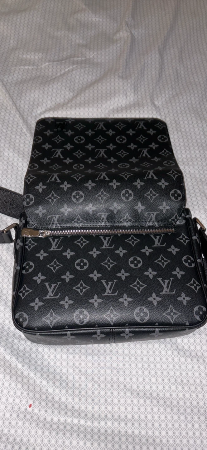Louis Vuitton Messenger Bag