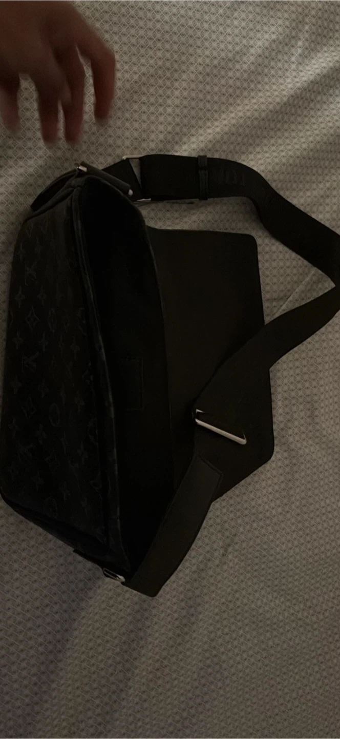 Louis Vuitton Messenger Bag - photo 4