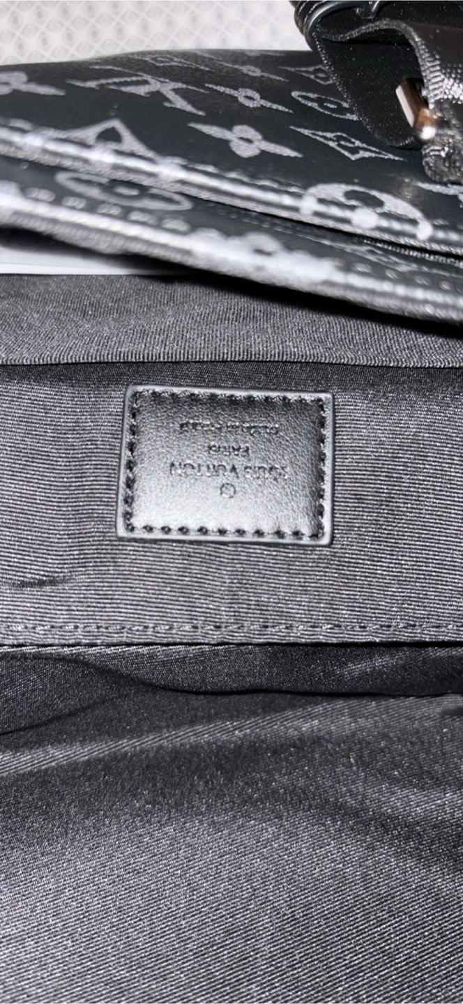 Louis Vuitton Messenger Bag - photo 5