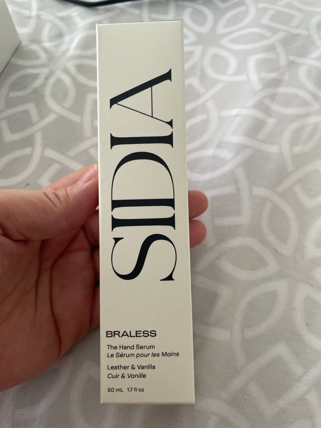 SIDIA Braless Hand Serum with Leather & Vanilla