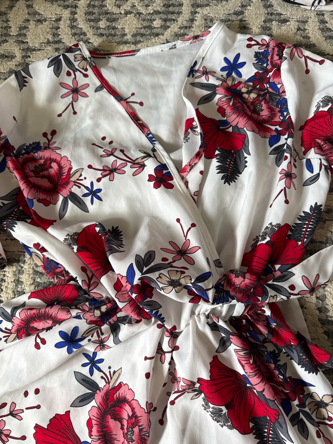 Women's Floral Print Romper Size Medium - photo 2
