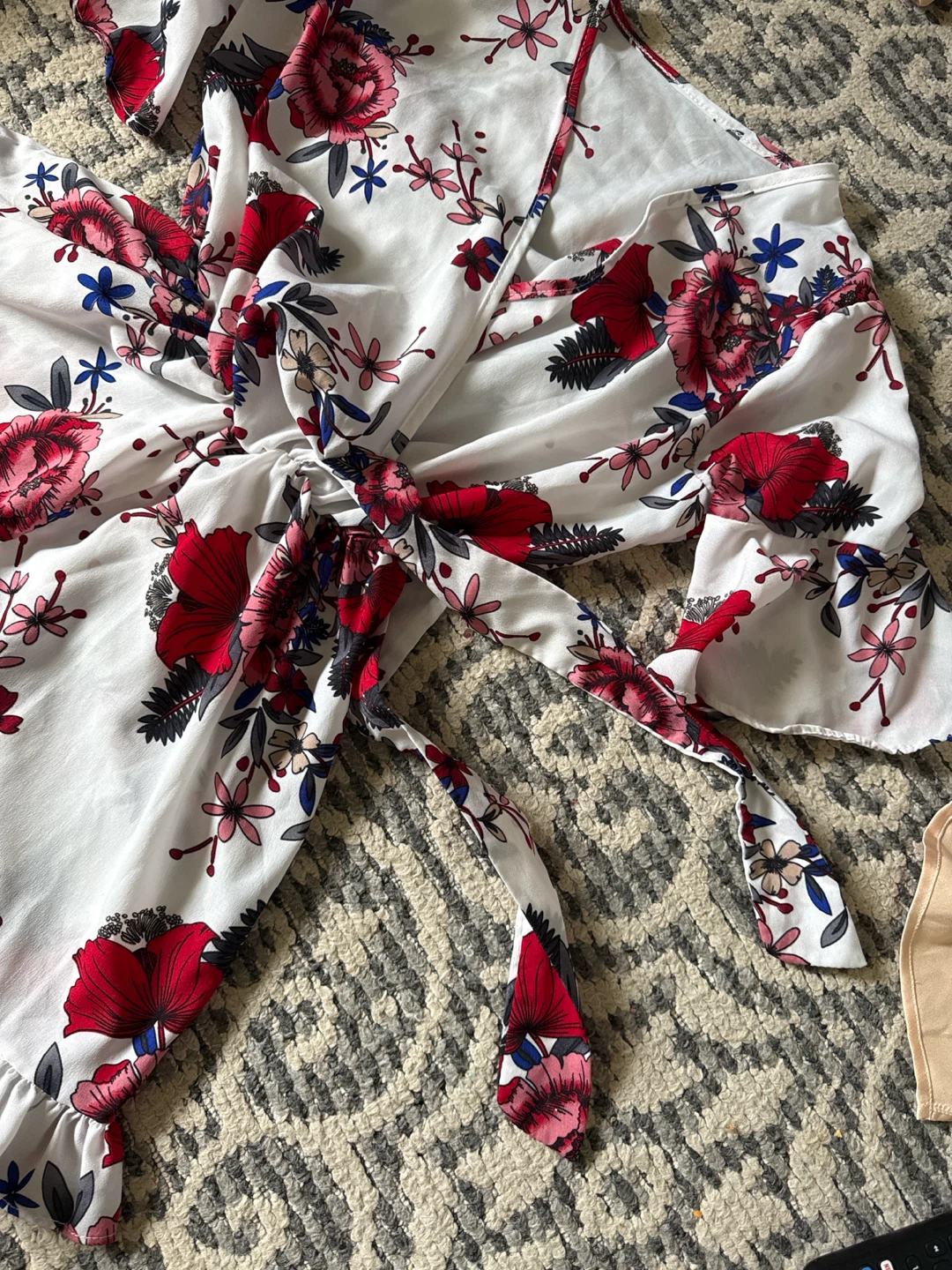 Women's Floral Print Romper Size Medium - photo 3