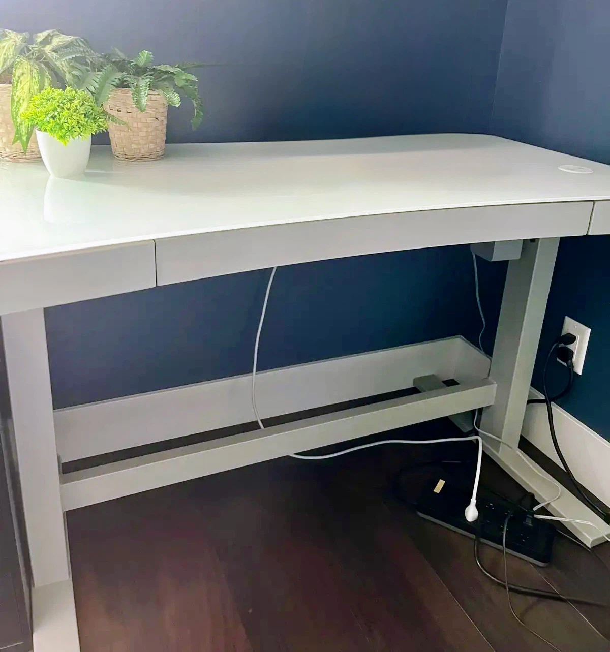 Tresanti powered adjustable height desk