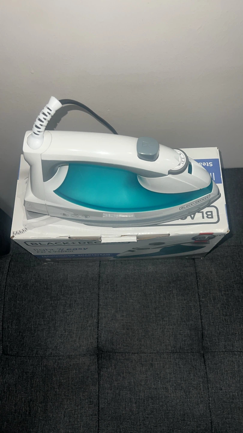 Black+Decker Light 'n Easy Steam Iron - photo 3