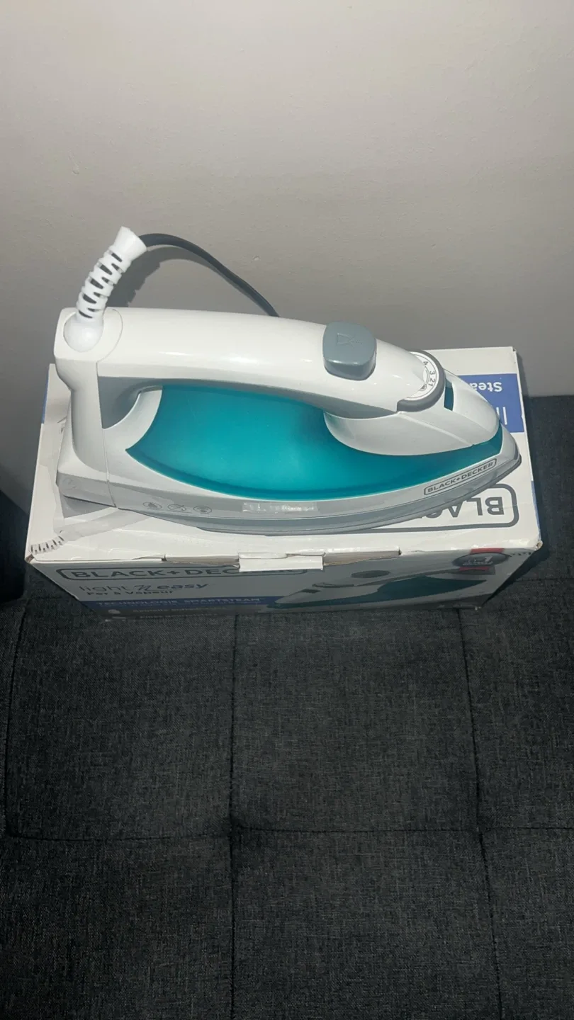 Black+Decker Light 'n Easy Steam Iron - photo 3
