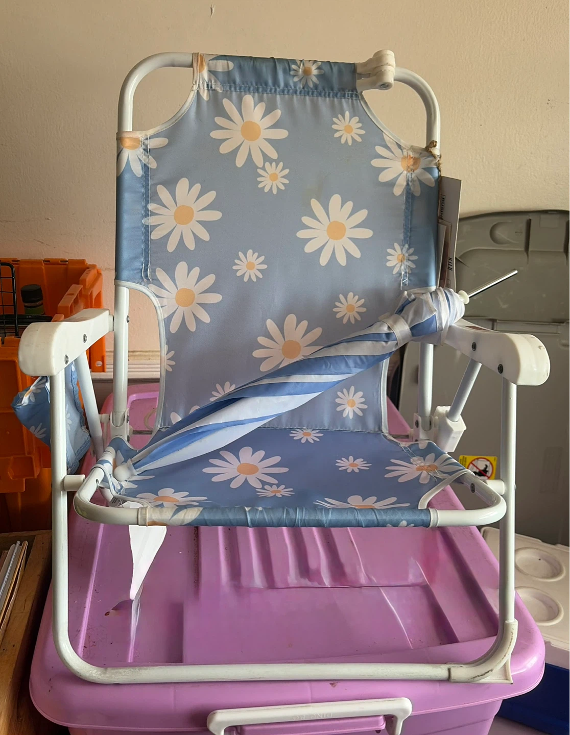 Garage sale item Blue Daisy Beach Chair