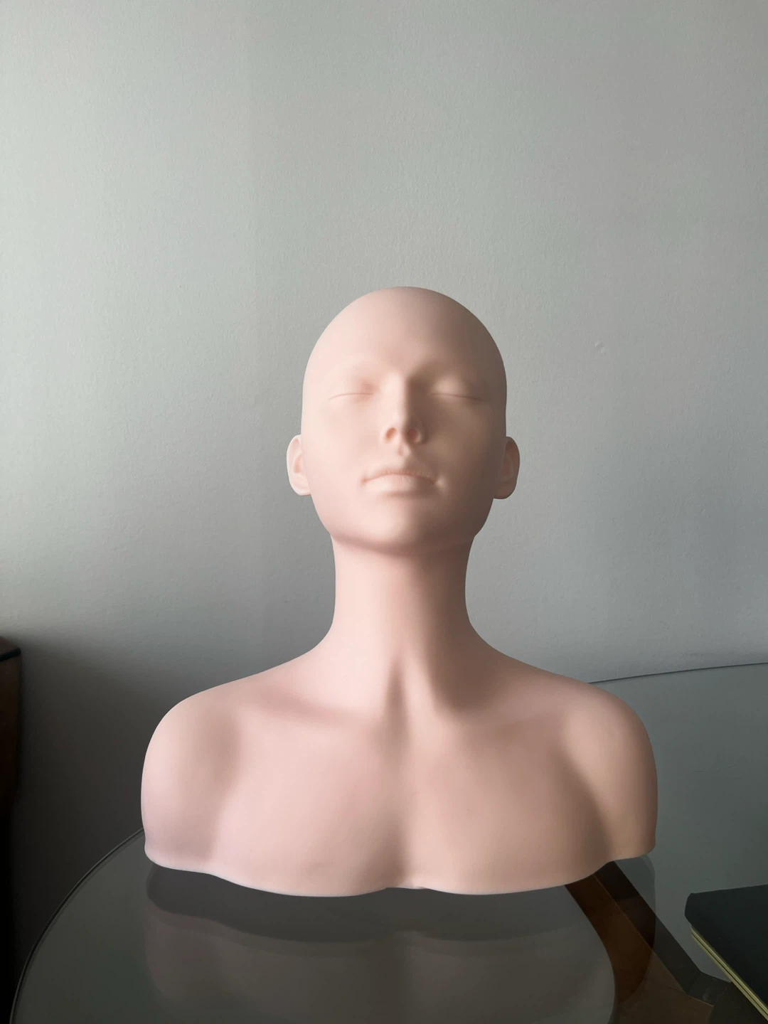 Cosmetology training mannequin with shoulders and chest - photo 2