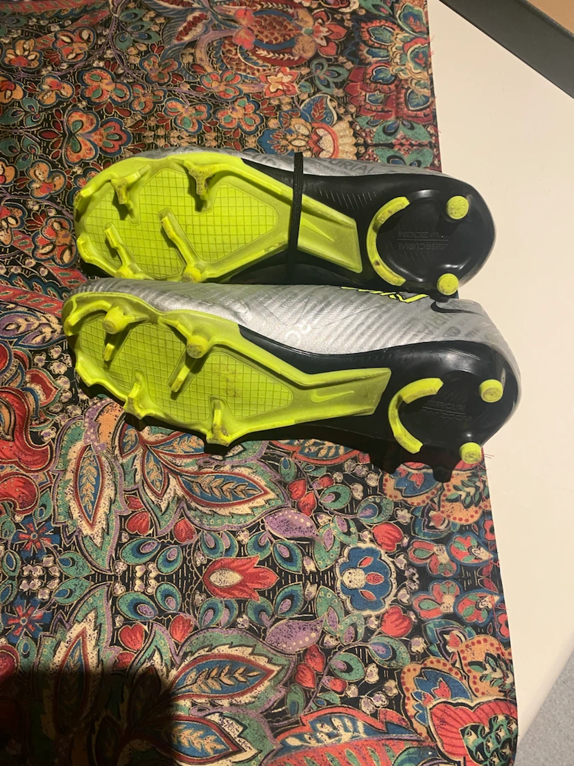 Nike Mercurial Football Cleats - photo 4