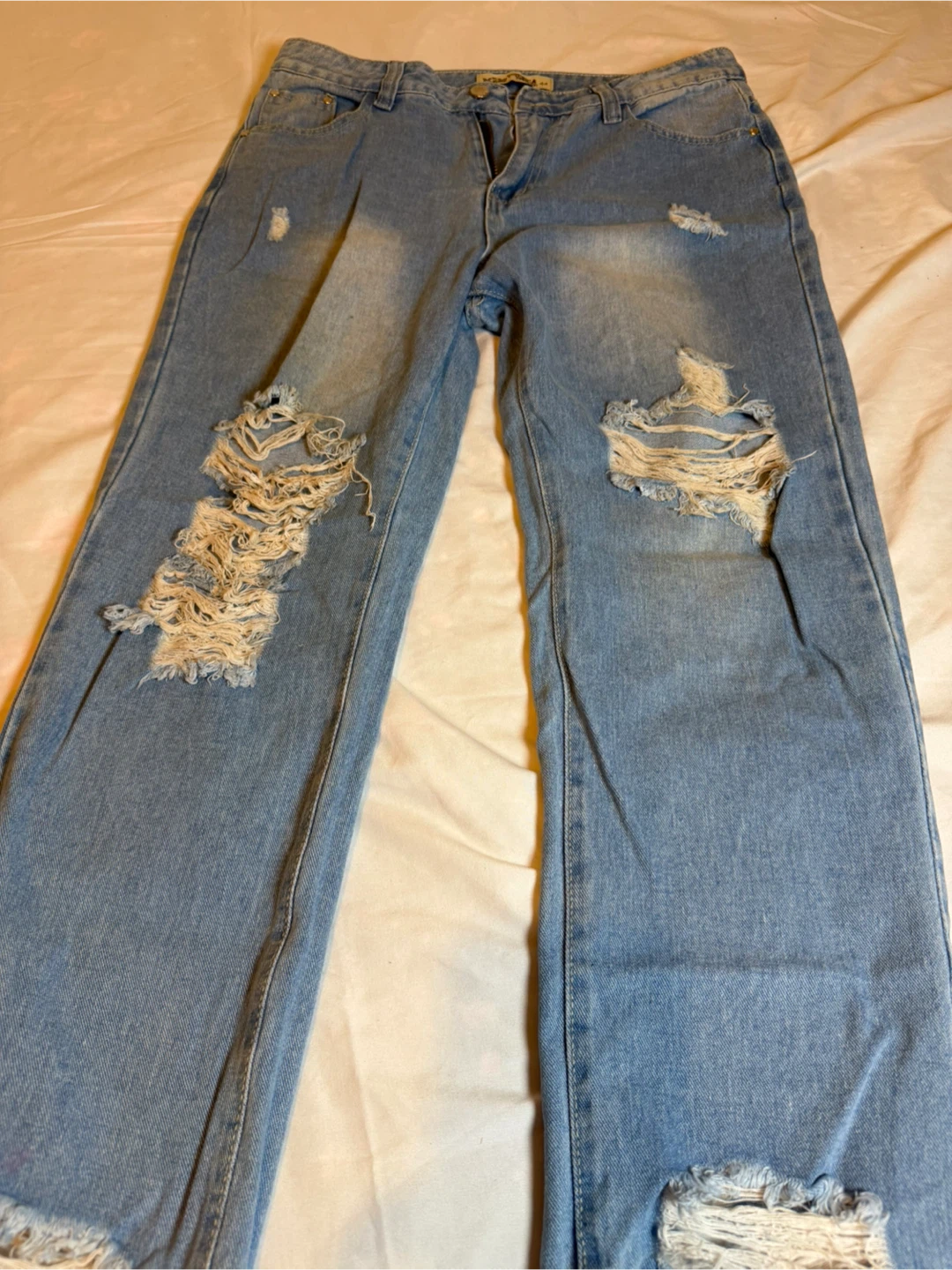 Women's Ripped Light Wash Jeans