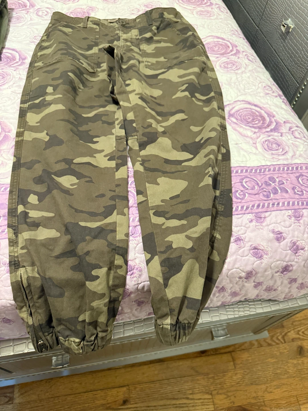Banana Republic Camo Cargo Pants Size 10