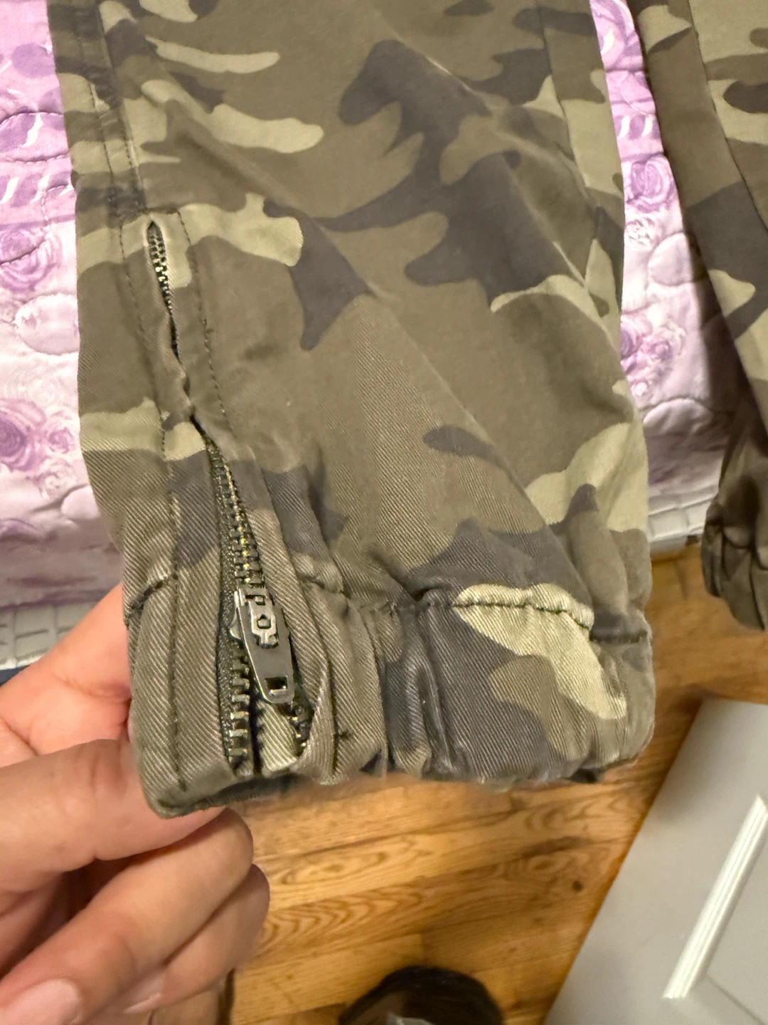 Banana Republic Camo Cargo Pants Size 10 - photo 2