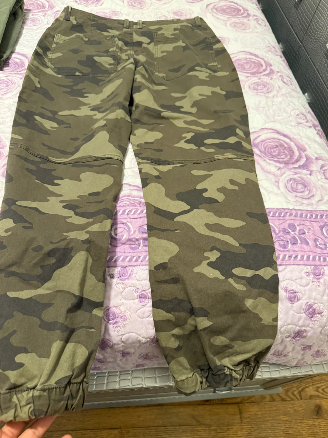 Banana Republic Camo Cargo Pants Size 10 - photo 4