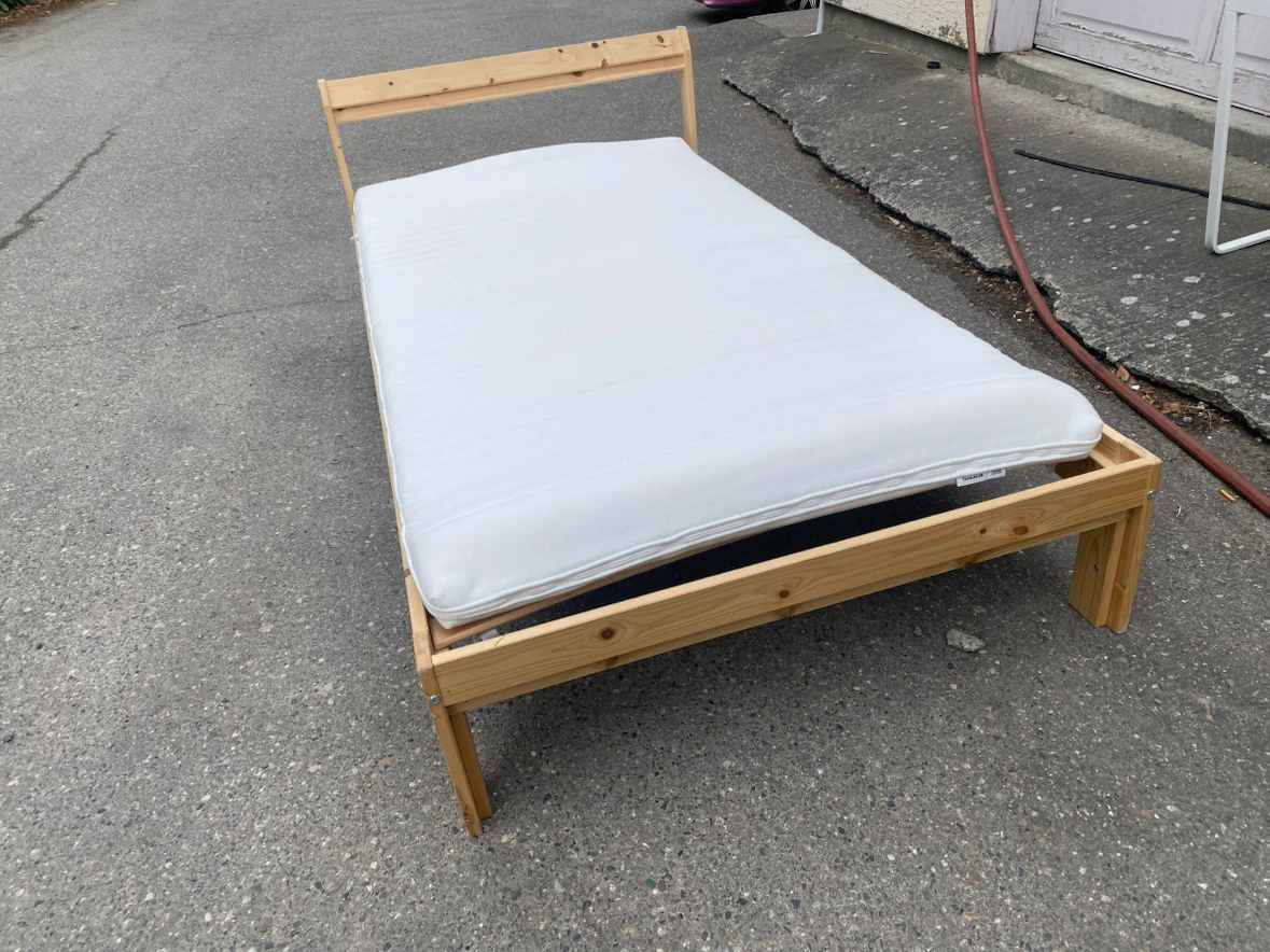 Twin size bed set - photo 4