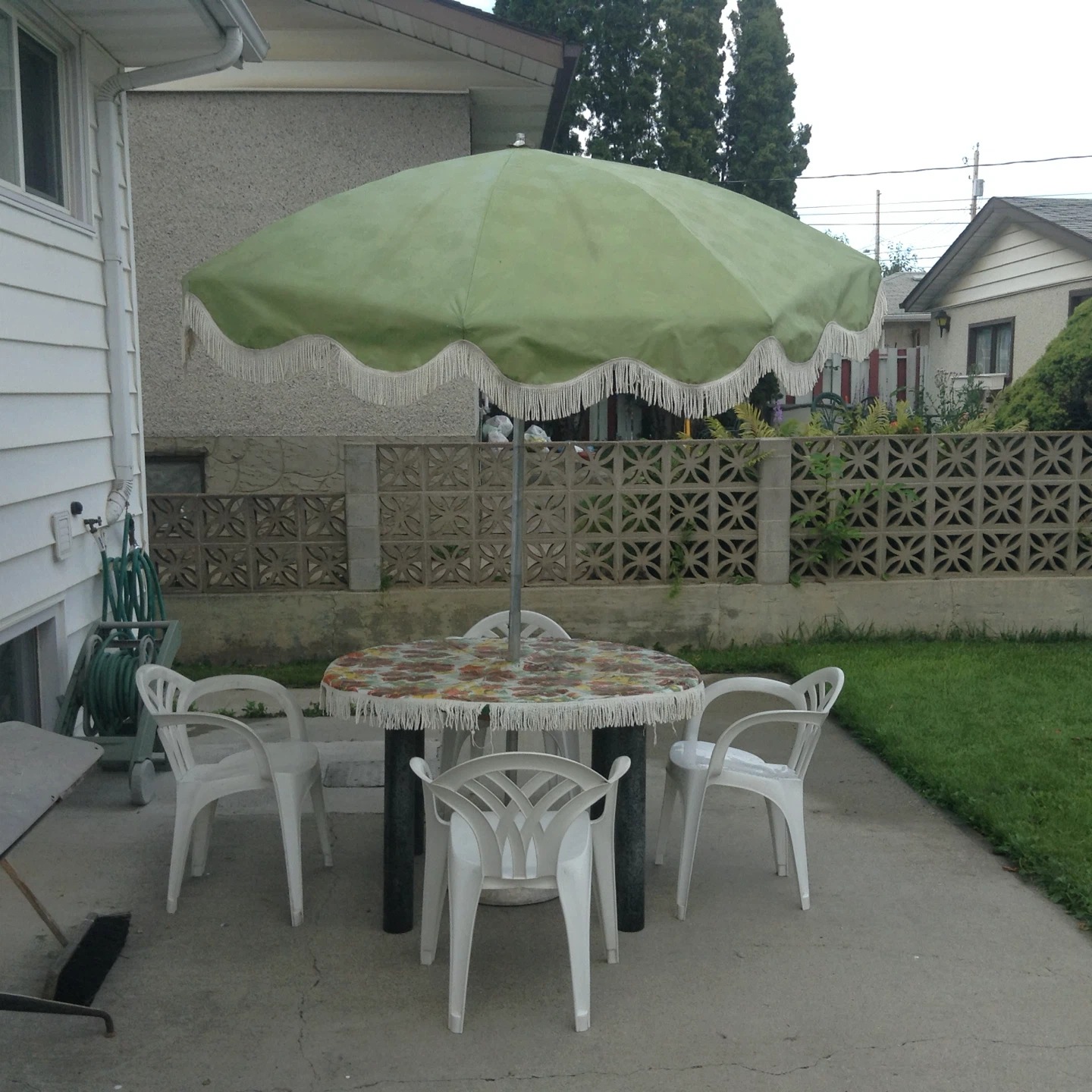 Patio Umbrella with Base and Table