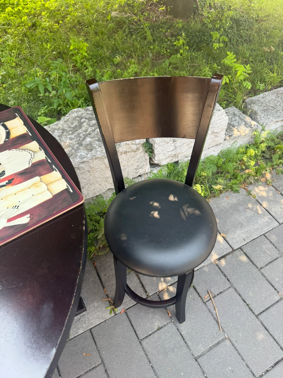 Little kitchenette with two chairs - photo 2