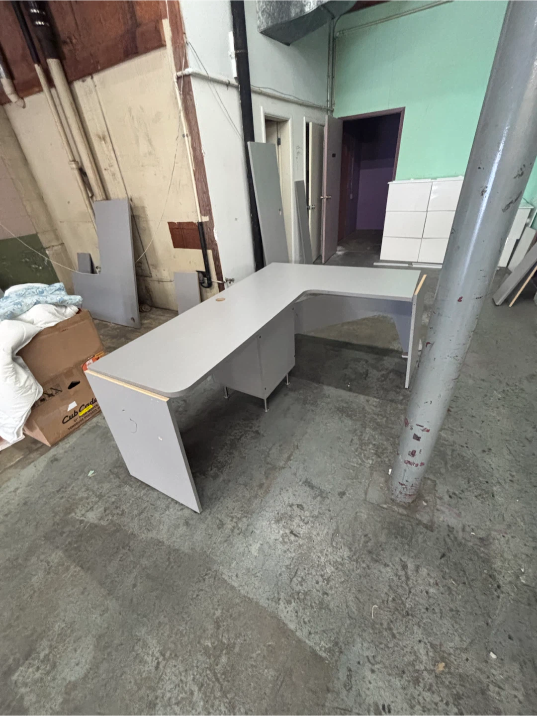 L-Shaped Office Desk - Light Grey - photo 2