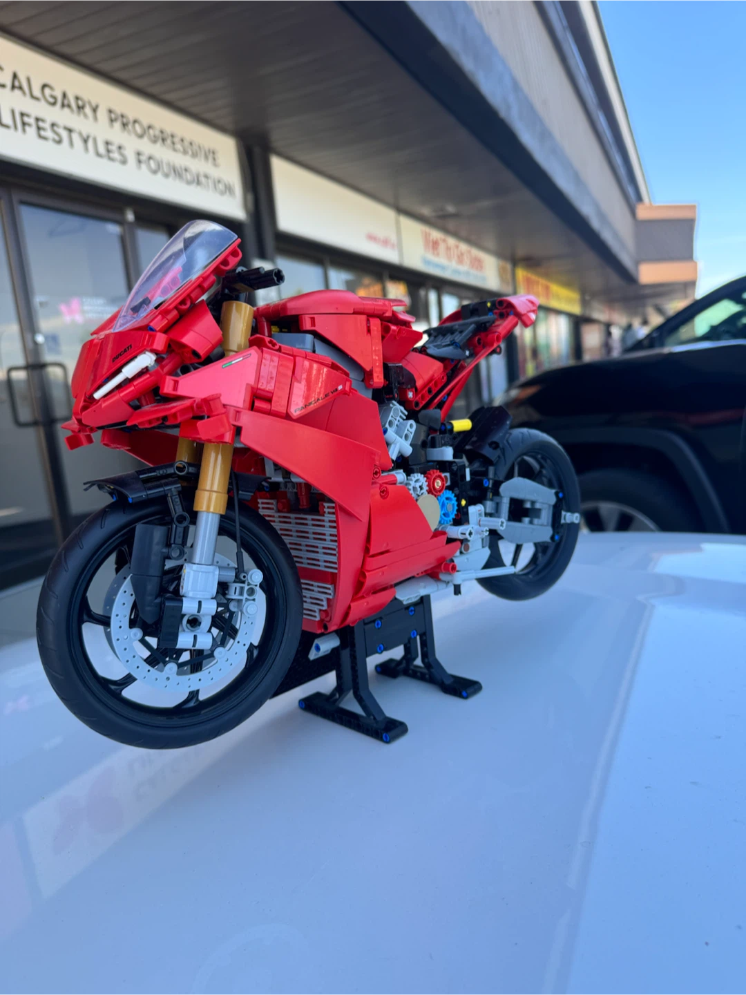 LEGO Technic Ducati Panigale V4 R Motorcycle - photo 2