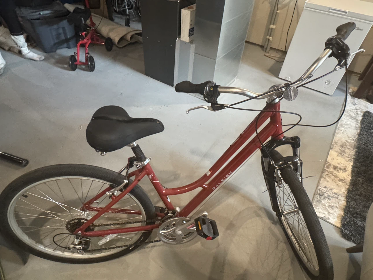 Women’s Raleigh Venture 2 bicycle - photo 3