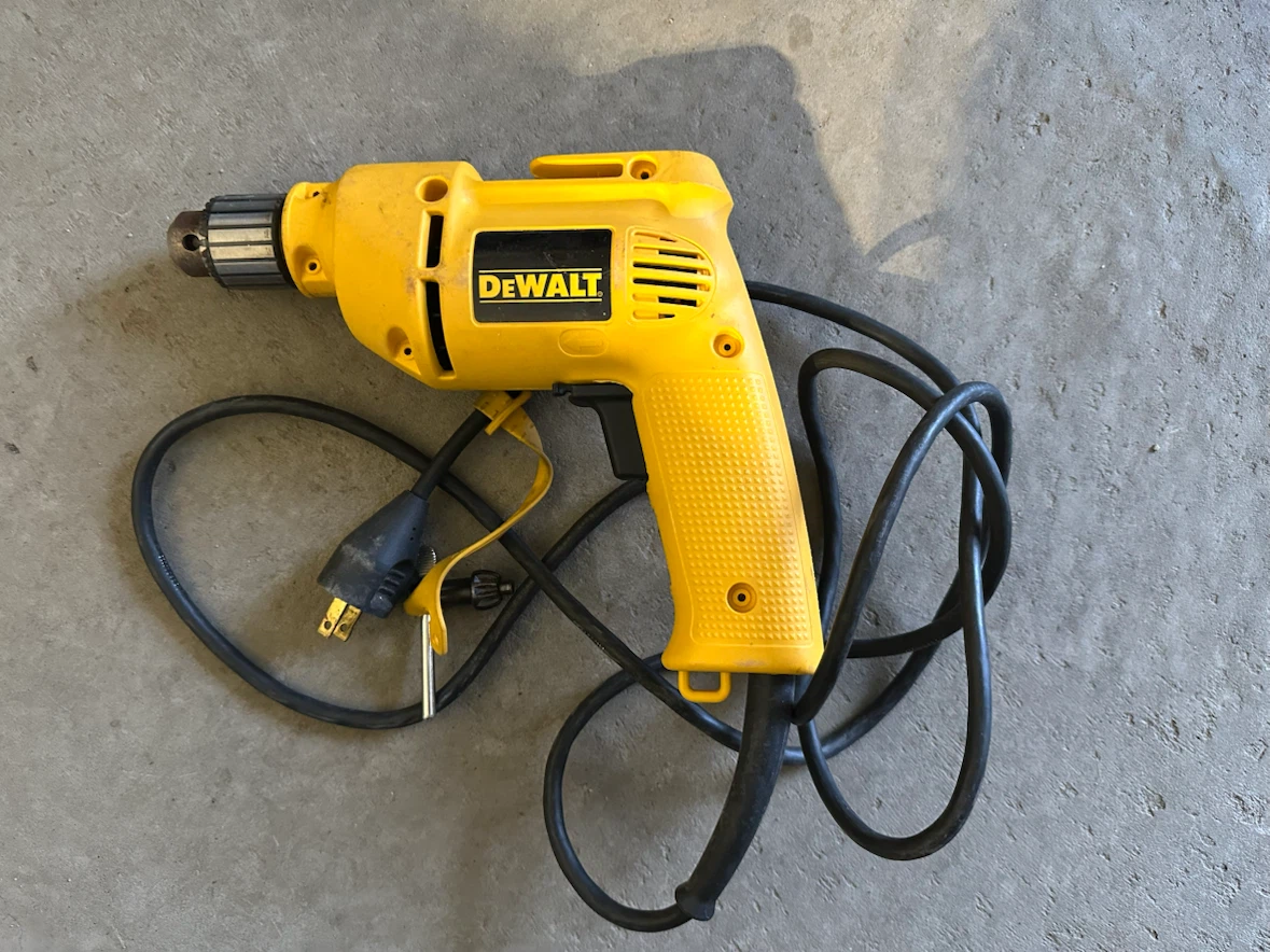 DeWalt DW100 3/8" Corded Drill - photo 2