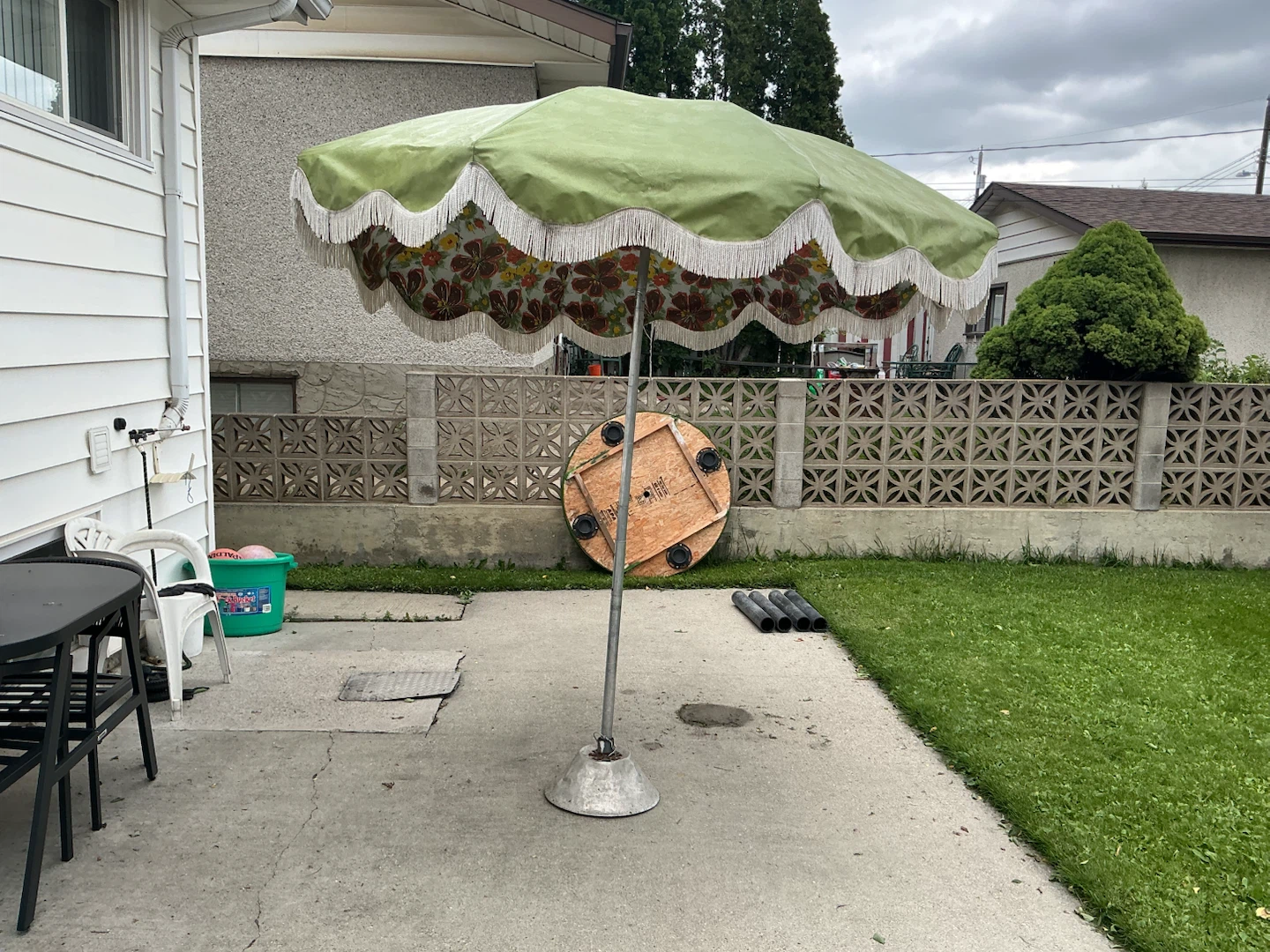 Patio Umbrella with Base and Table - photo 5