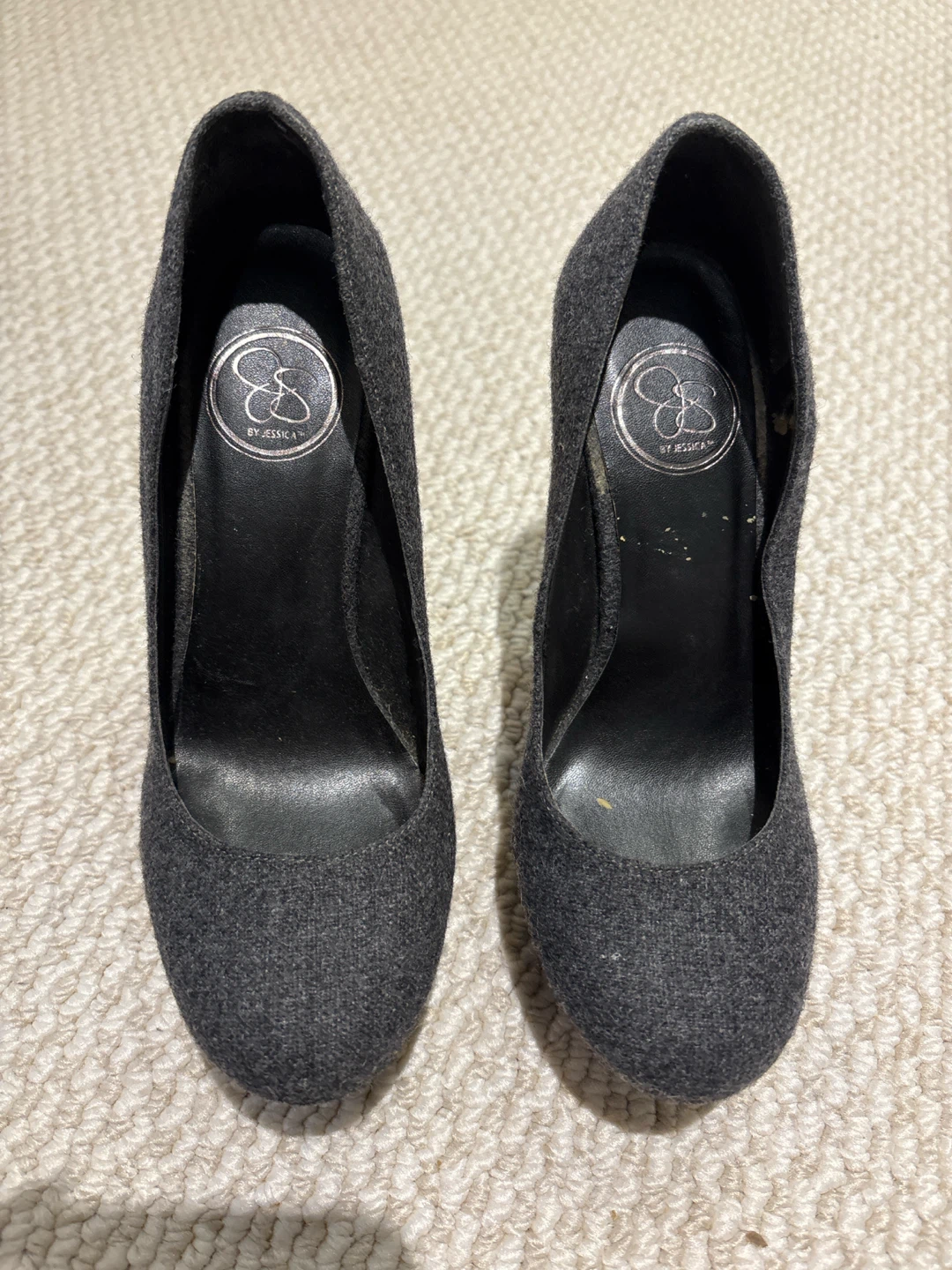 BY Jessica Women's Grey Heeled Pumps