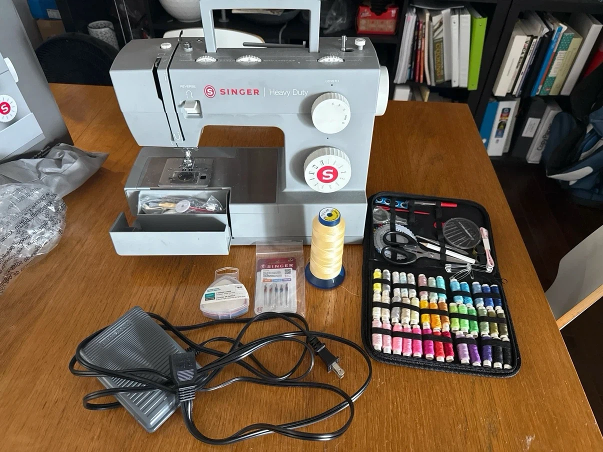 Singer Heavy Duty 4411 Sewing Machine - Grey - photo 2