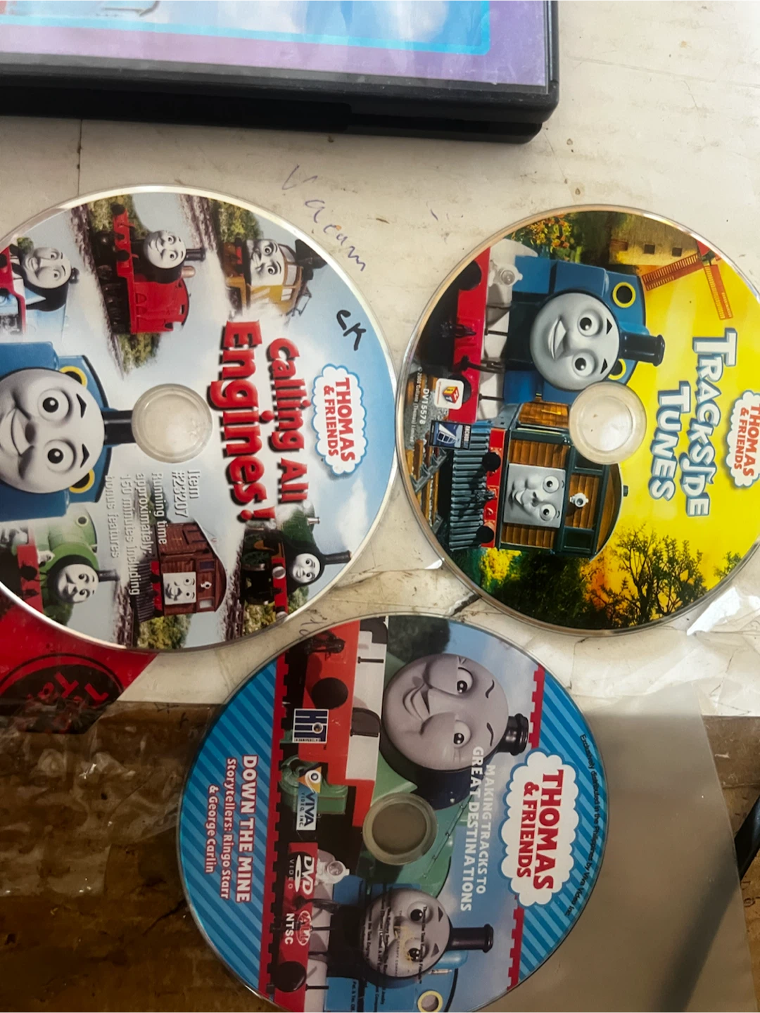 RCA Portable DVD Player with 3 Thomas & Friends DVDs - photo 5