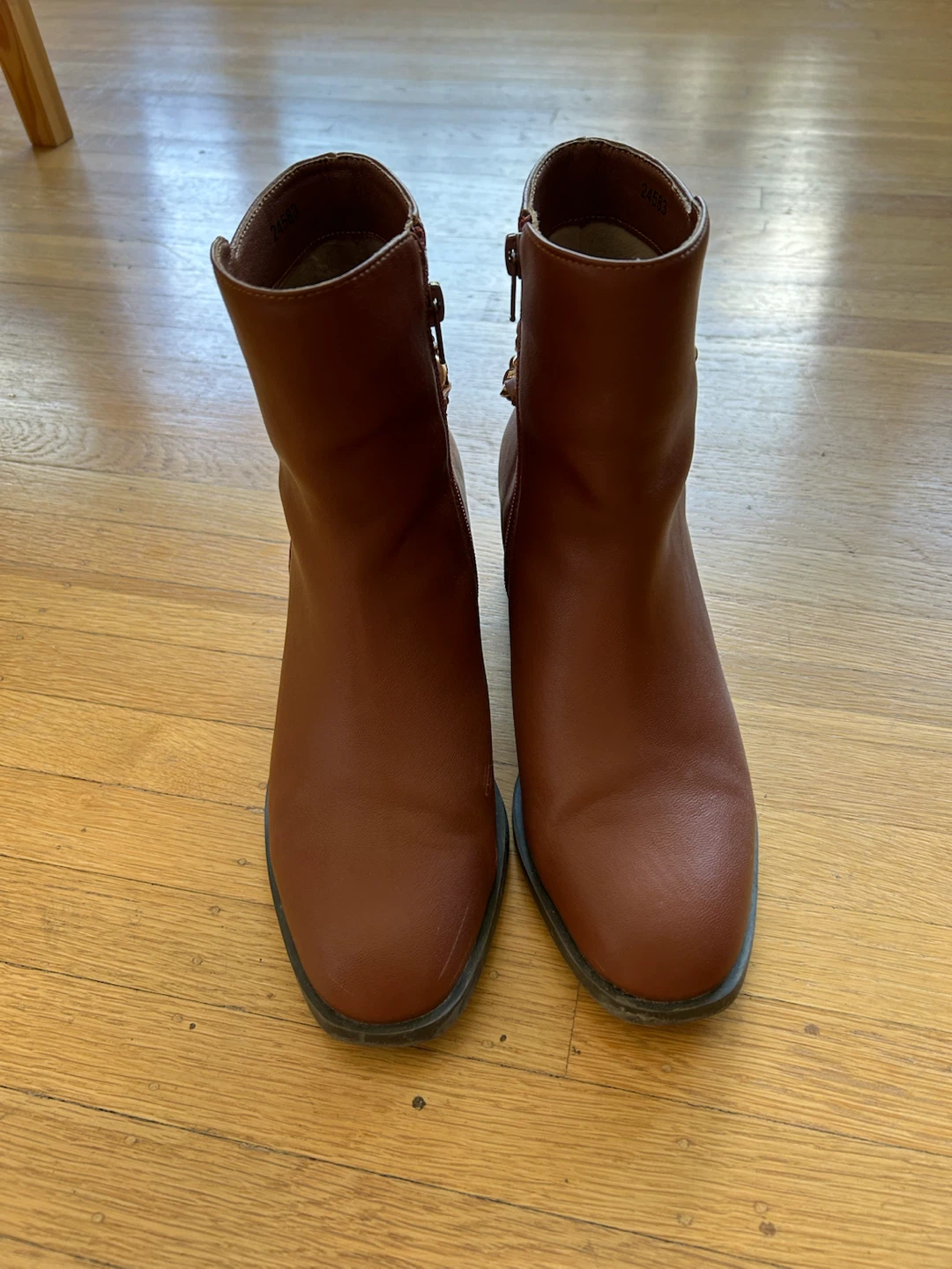 Brown ankle boots with gold chain detail - photo 2
