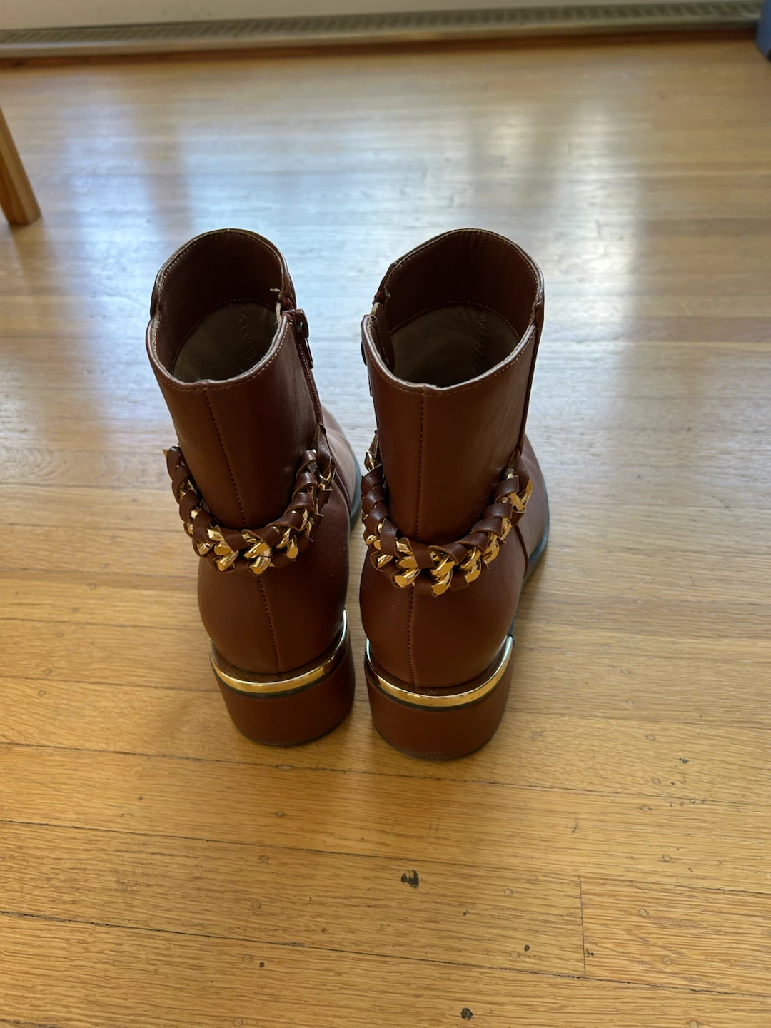 Brown ankle boots with gold chain detail - photo 3