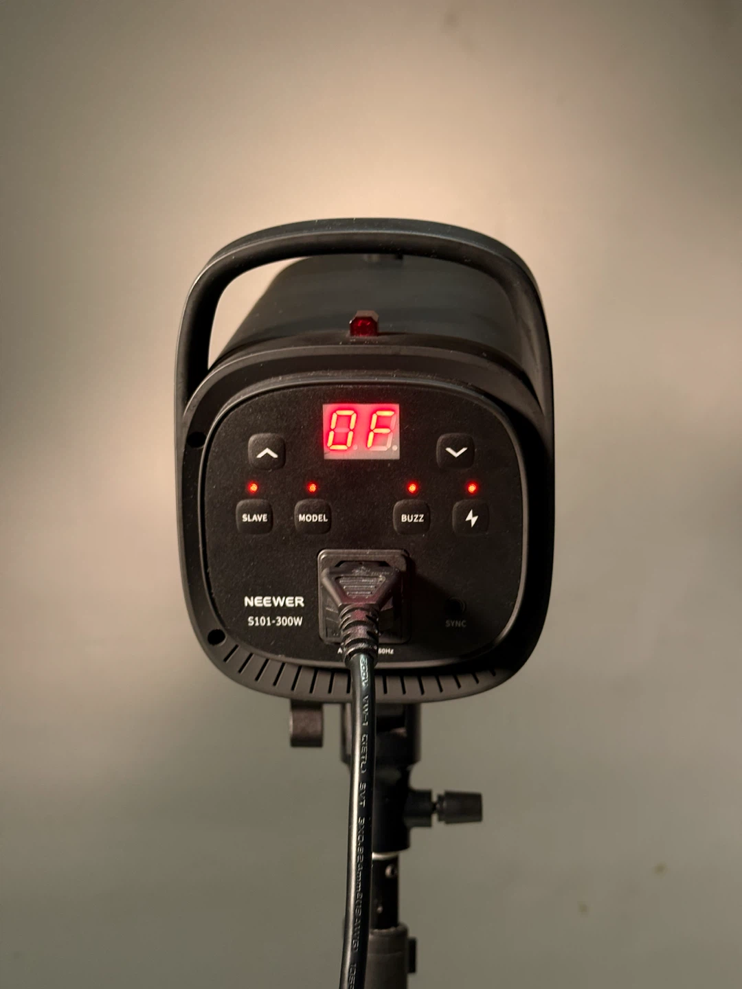 Neewer S101-300W & FREE light stand Photo Monolight - photo 3