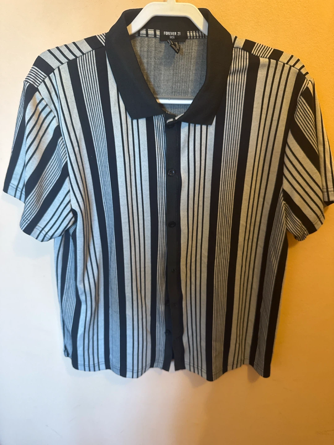 Forever 21 Men's Striped Short Sleeve Button-Up Shirt - Large