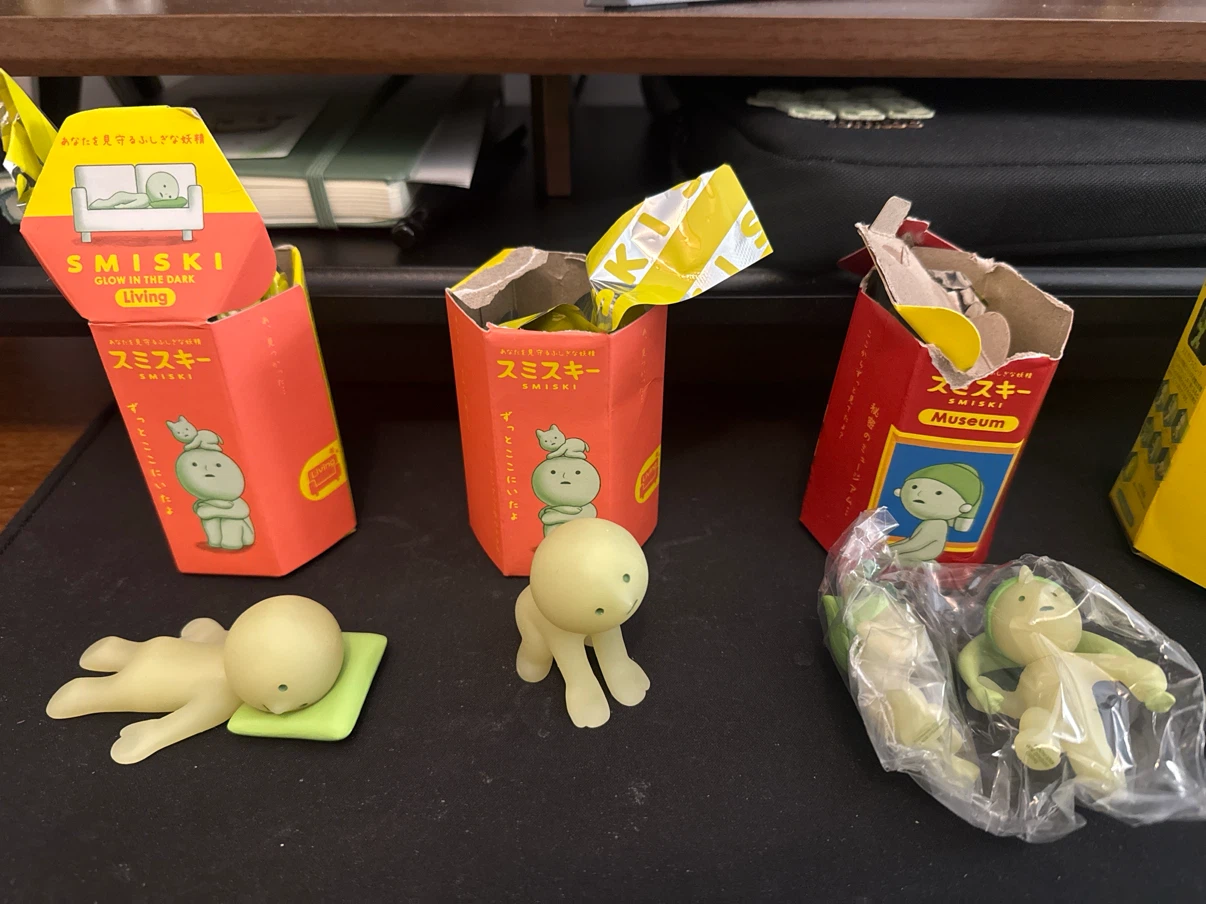 SMISKI Figurines